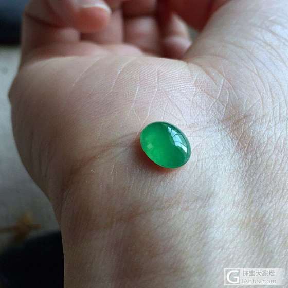 起光水润甜绿蛋面_蛋面翡翠