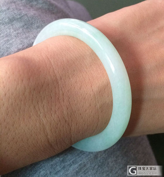 出闲置  戴过一次的翡翠手镯 圈口54.5  小小四价，有人要吗_手镯翡翠