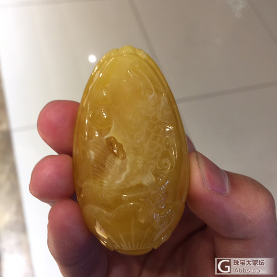给大家看个焦皮料的扣子_挂件蜜蜡