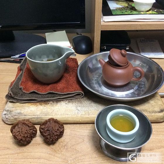 闲来无事在家里摆一下茶席，喝一点生普。_茶道