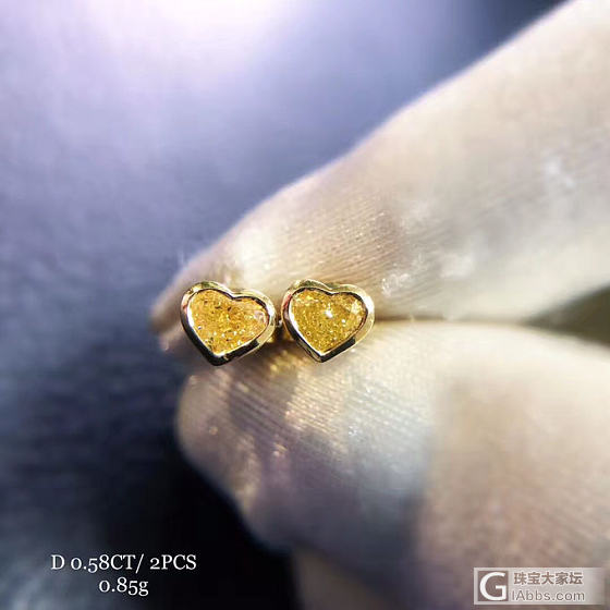 *成品黄钻*
新货2件，成品顶级艳彩效果。
1️⃣主石0.58CT 0.85g
2️⃣主..._耳钉彩钻