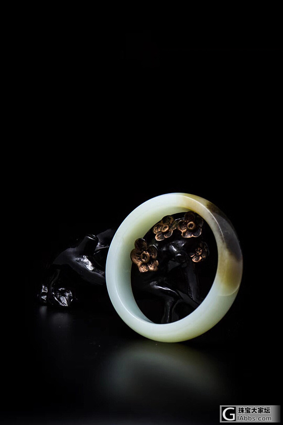 精品白镯黑皮_手镯和田玉
