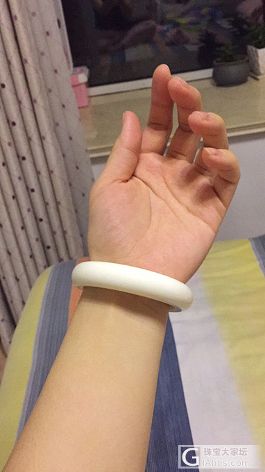 猜猜什么料_岫岩玉手镯