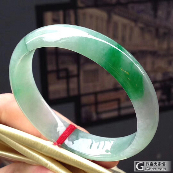 翡翠手镯，阳绿，底子细腻清爽_手镯翡翠