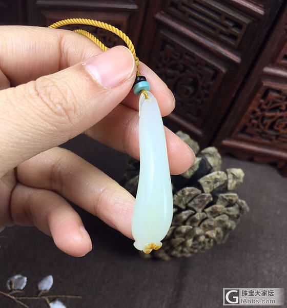 和田籽玉精致小品 俏皮兰花_挂件和田玉