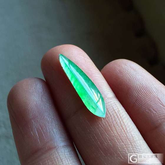 清新阳绿随形戒面，种水很好，很阳_戒面翡翠