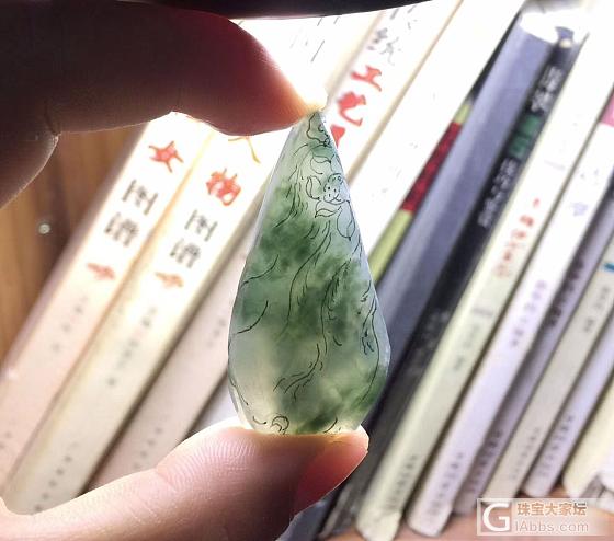 绿叶丛中，一枝荷花亭亭玉立，像娇羞的少女，微微含笑～_设计翡翠
