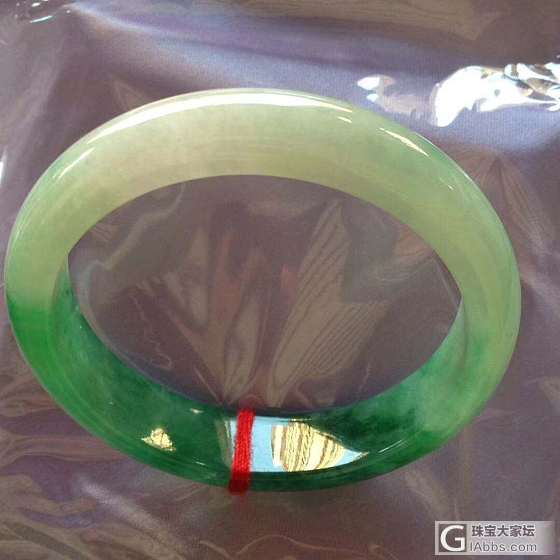 冰绿翡翠手镯，正装大半圈翠绿_手镯翡翠