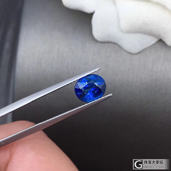 2.40克拉皇家蓝蓝宝石     
颜色漂亮        火彩十足      ..._蓝宝石刻面宝石
