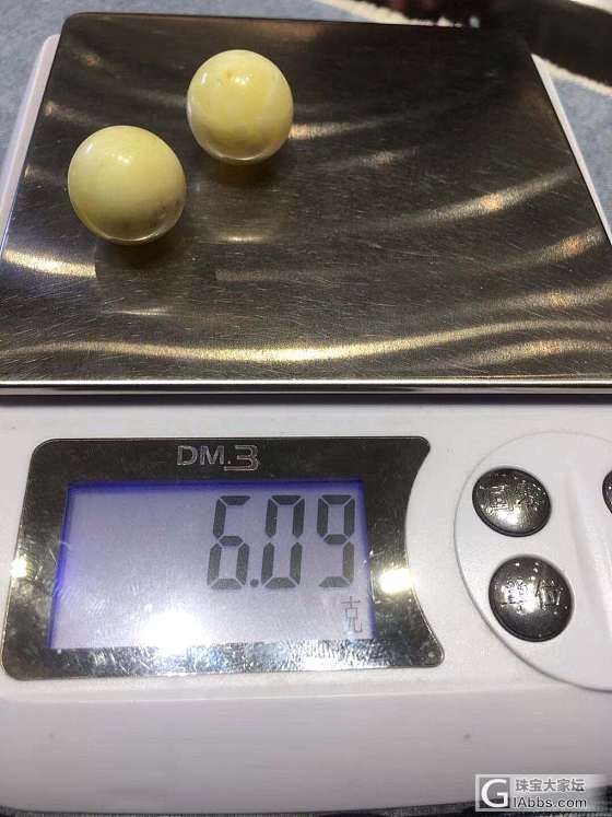 克价🉐️120元 17+白蜜圆珠一对 微微瑕疵 性价比超高 重量：6.09克_配件蜜蜡