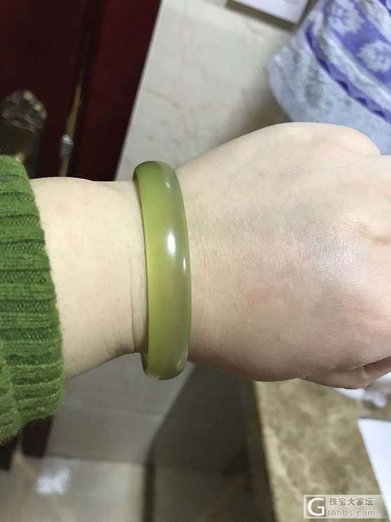 带了一个月的镯子颜色好像变了_岫岩玉手镯