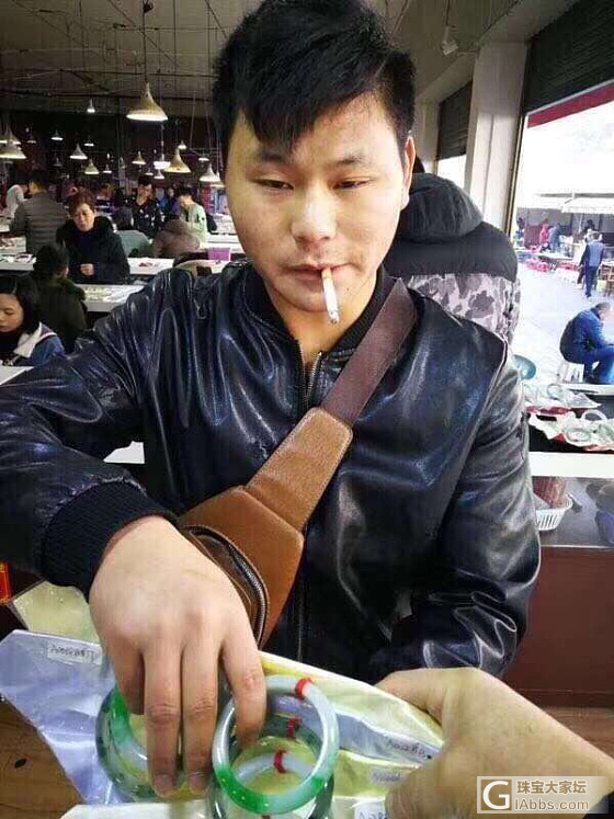 这人渣在吉茂珠宝城偷走两百万价值手镯，我也是醉了！_手镯翡翠
