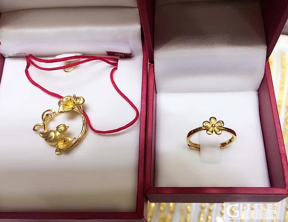 好饿啊！无聊发发去年去香港给妈妈和自己买的周大福，水个红包_戒指金