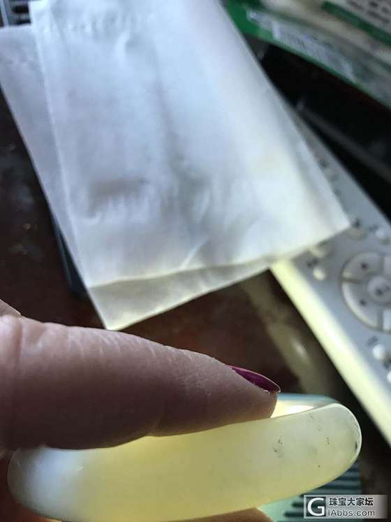 买了几个手镯请大家给看看是什么料？_手镯和田玉