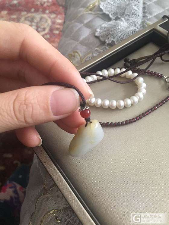 籽料荷花挂件_和田玉