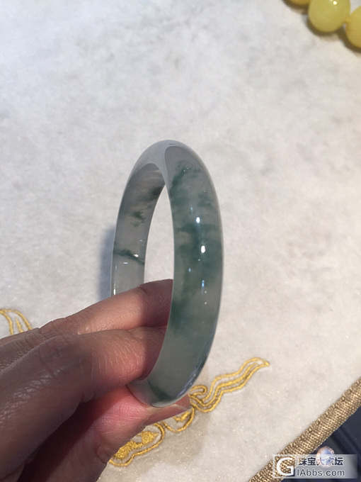 54圈口的细条小贵妃，有抠不到小石纹，11000能买吗_手镯翡翠