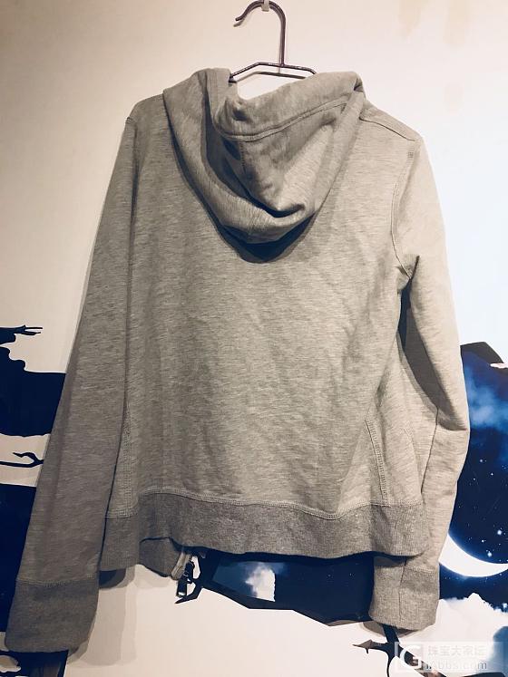 衣服鞋子围巾各种很多超低价出_穿搭