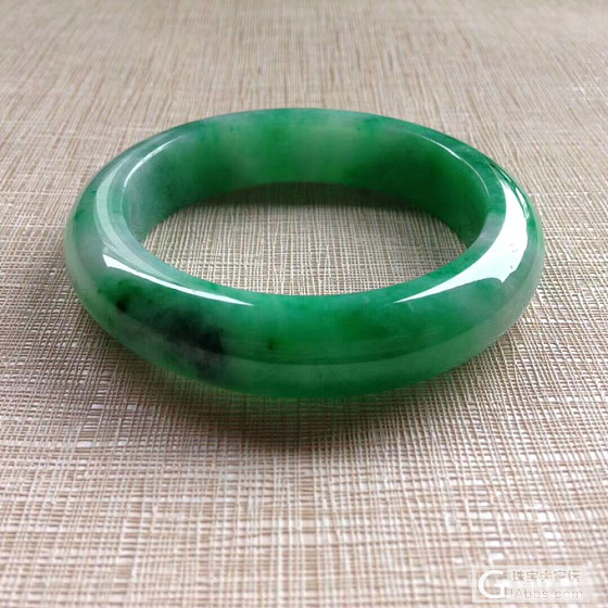 有大黑点的镯子要么？_手镯翡翠