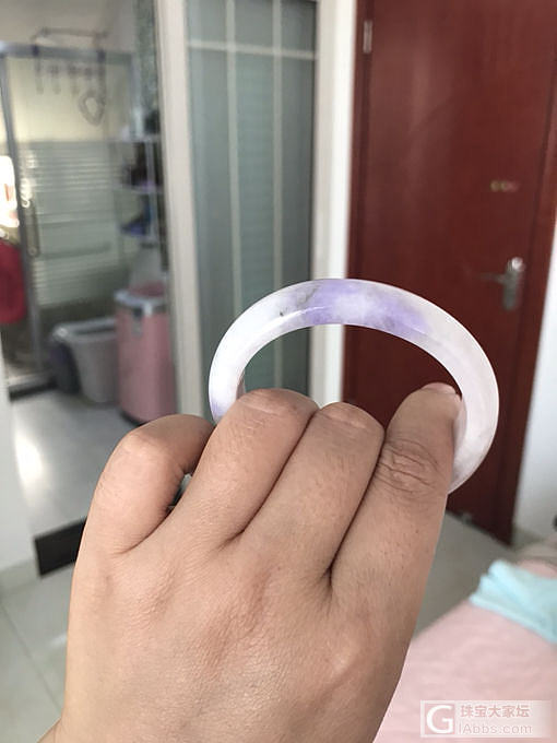 出两个小镯子_手镯翡翠