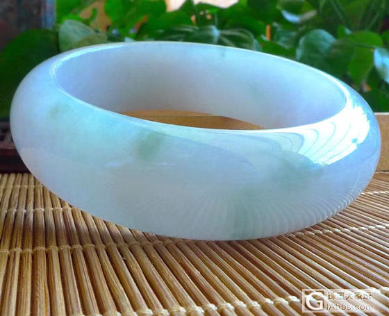凤玉翡翠完美56圈冰种水润飘绿宽边手镯￥:14000元_手镯翡翠