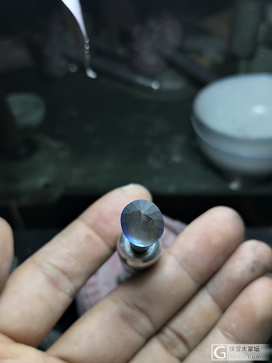 想知道国内蓝宝石如何切割的进来看看…_打磨蓝宝石