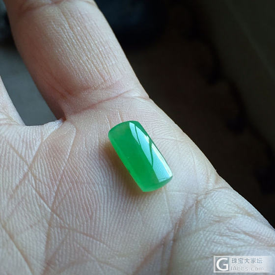 嗮一颗甜绿马鞍_戒面翡翠