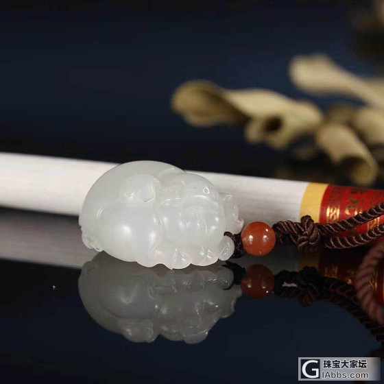 【爱玉玉铺】海派玉雕大师熊明星作品：发财猪_和田玉挂件