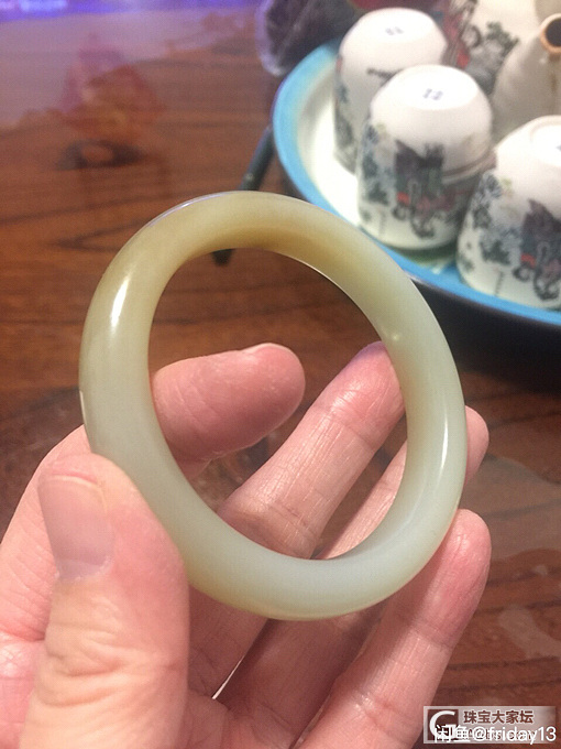 亏转俄糖青白镯_和田玉