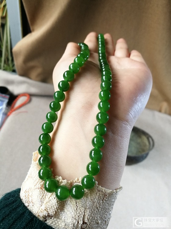 😊俄碧玉艳丽阳绿项链_珠串碧玉