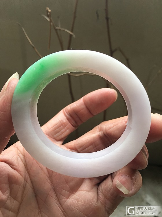 颜色漂亮的小贵妃_翡翠手镯