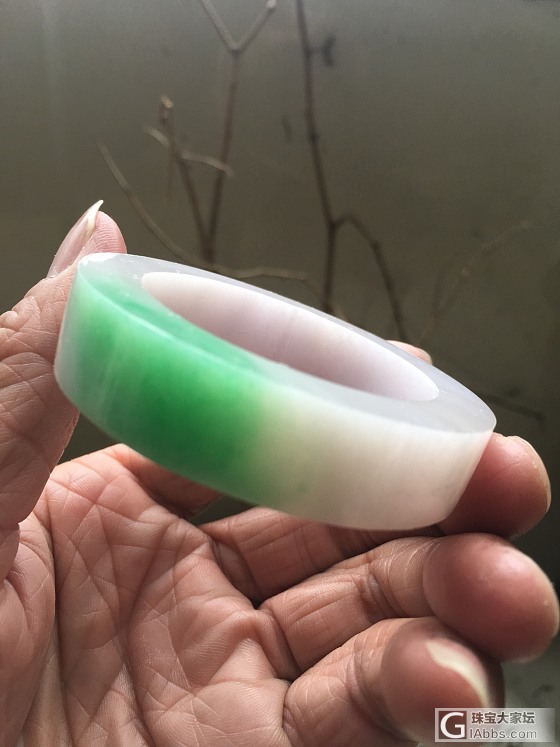 颜色漂亮的小贵妃_翡翠手镯