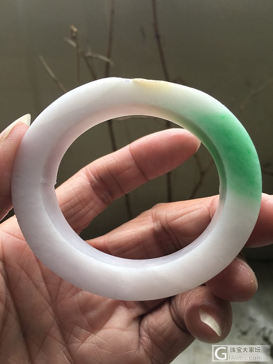 颜色漂亮的小贵妃_翡翠手镯