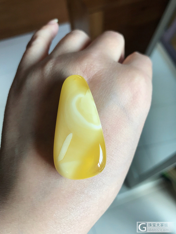 一块带拉丝荧光的蜜蜡7克多，一条21克多紫水晶。都有证书_珠串紫水晶挂件琥珀蜜蜡