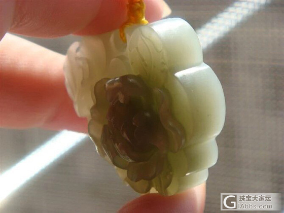 珍藏多年自然光下的绿牡丹锁_花件和田玉