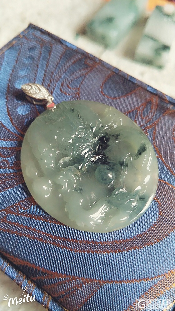 最近买了很多翡翠。_挂件翡翠