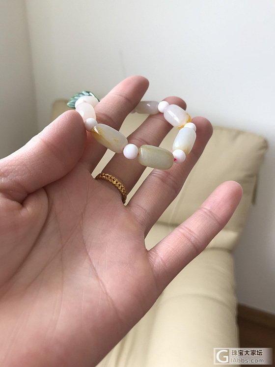出两个手串_珠串石榴石和田玉