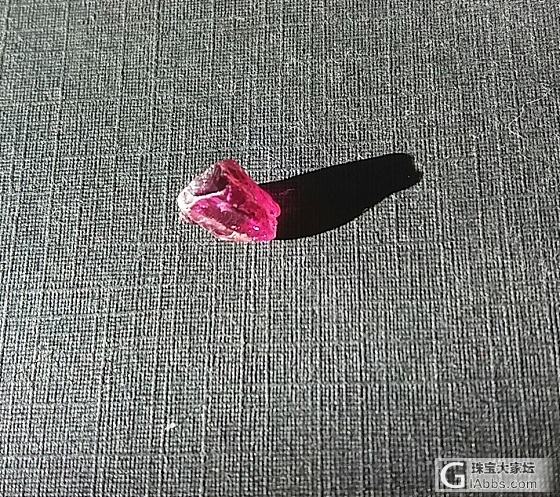 粉蓝宝还是红宝？_原石名贵宝石