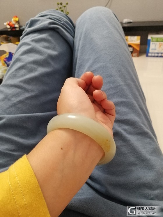 53圈素籽镯，油性很好，不是很白，有三块皮，结构肉眼隐见，忍痛想出。。。。_和田玉手镯