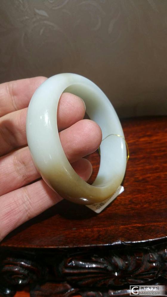 求教各位大神给个意见，下面几个镯子收哪个？拿不定主意，看着都喜欢_手镯和田玉