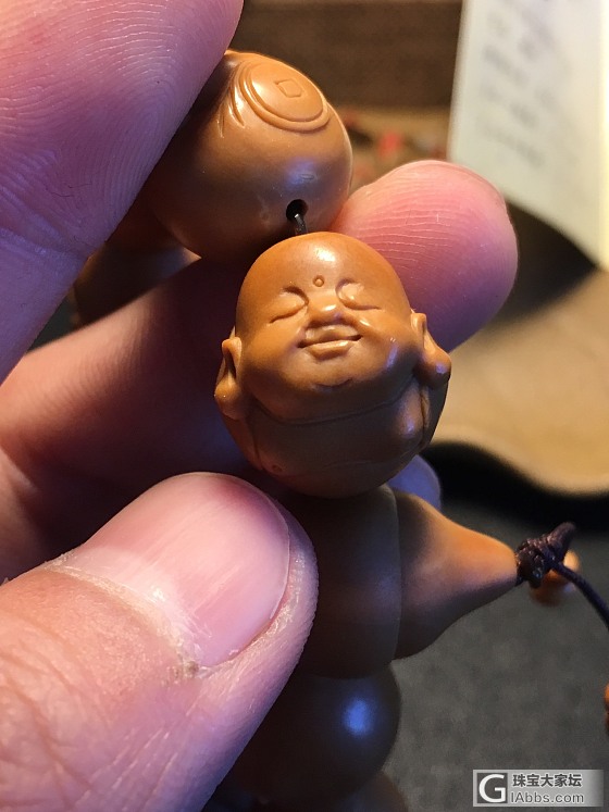 橄榄核小个小弥勒佛，可爱的文玩手串_雕刻橄榄核