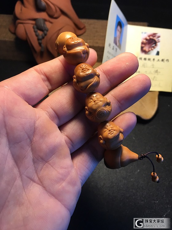 橄榄核小个小弥勒佛，可爱的文玩手串_雕刻橄榄核