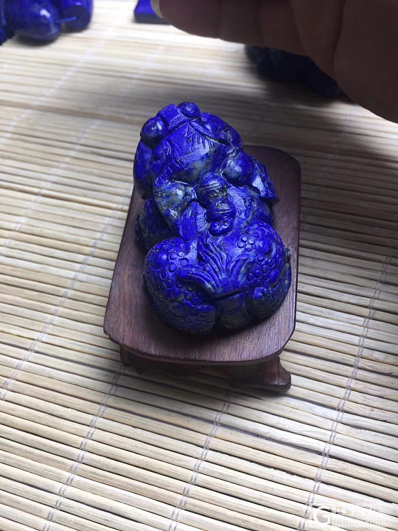 徒弟雕刻的  练手了_雕刻青金石