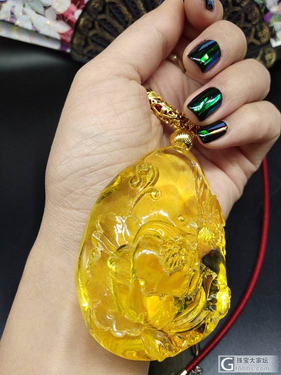 美美，旅行走起，带上喜欢的人，也戴上美丽的琥珀，让时间满满的留下自己的足迹！青春_挂件琥珀