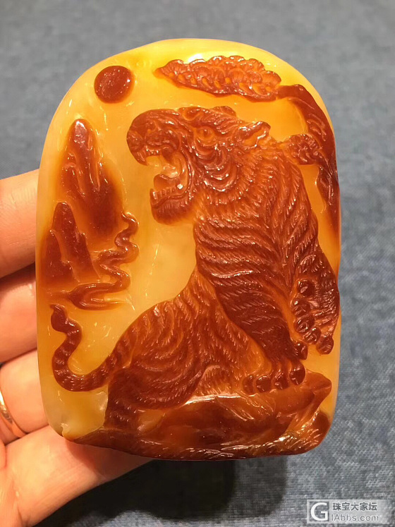 上山虎_挂件蜜蜡