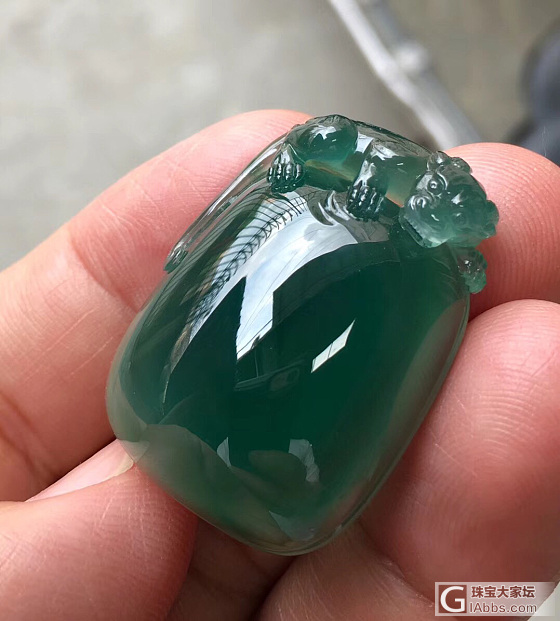 来看看这个大概啥价位？_挂件翡翠