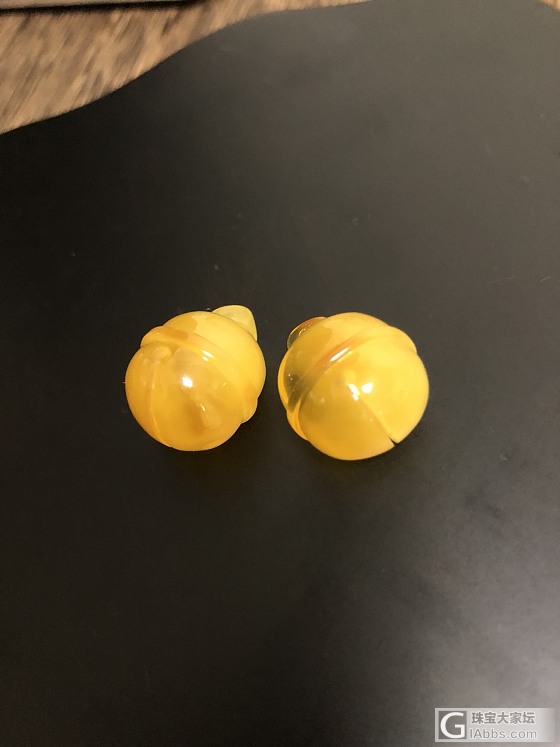 两个巨可爱的蜜蜡鸡油黄铃铛，合眼缘就收走吧！_挂件琥珀蜜蜡