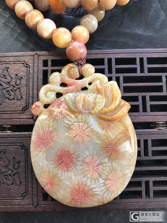 收藏级珊瑚玉大彩花吊坠欣赏_挂件珊瑚玉