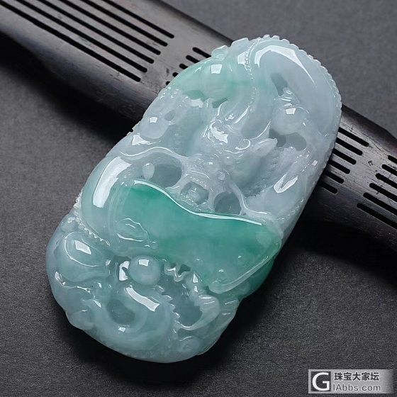 在一块超大气的龙牌_挂件翡翠