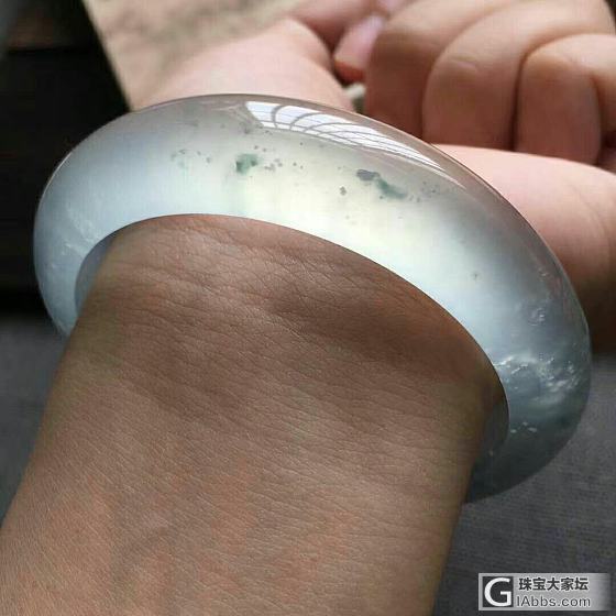 强荧光的玻璃种手镯_手镯翡翠