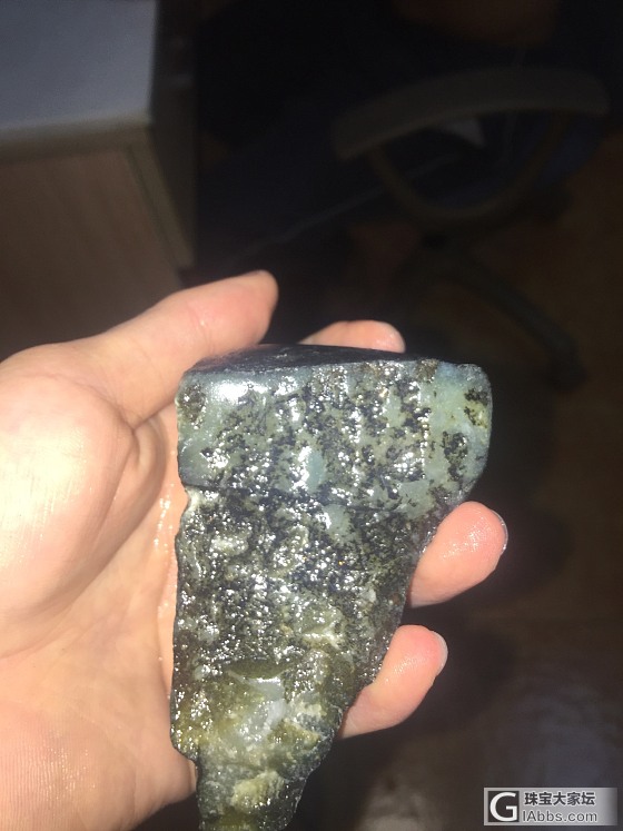 只能一点点扒了  老铁们进来看看_赌石